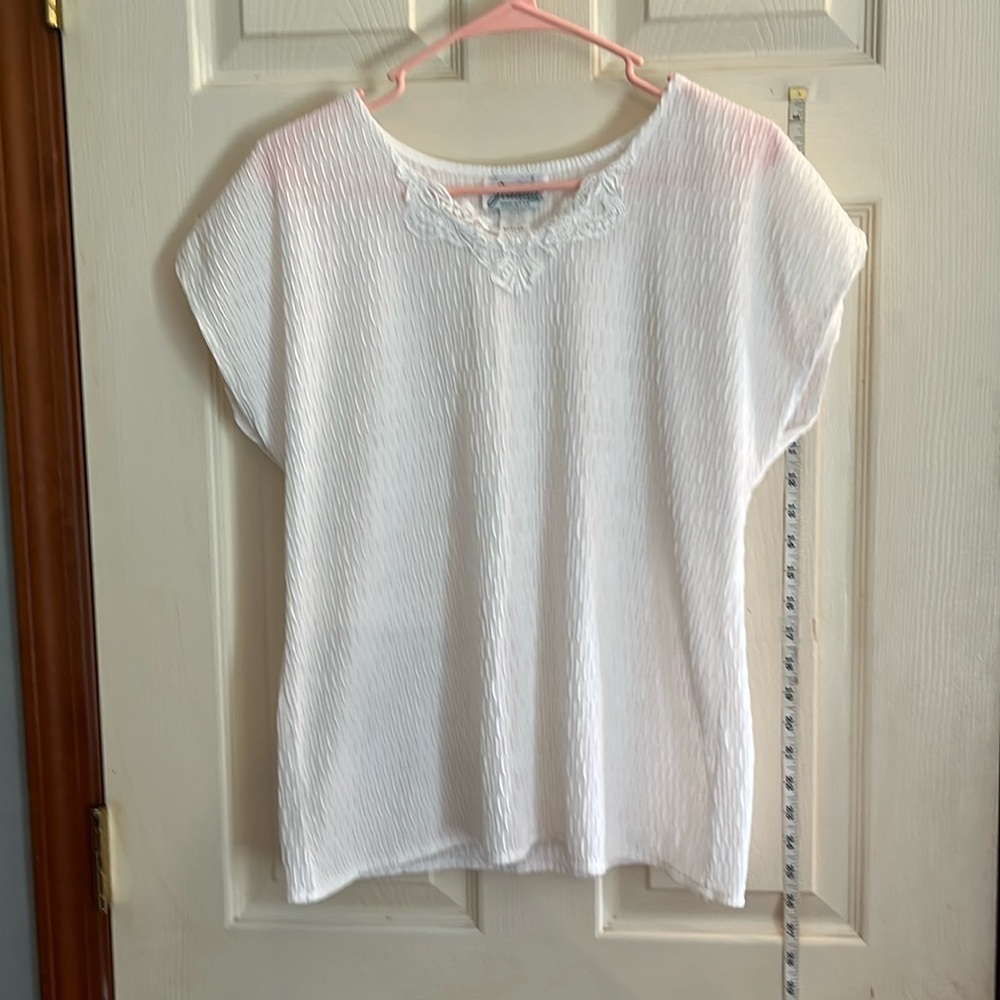 VTG-90s-Joanna-M-white-Sleeveless, lace inset shirt/blouse. Made in the USA.